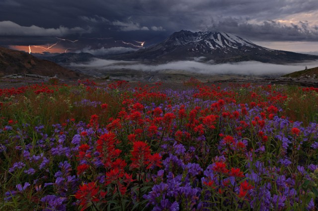 lightning-over-mount-st.-helens1