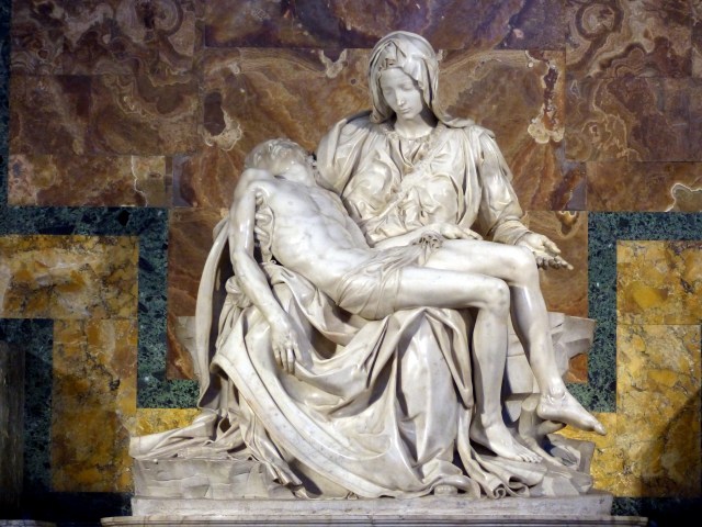 Michelangelos_Pietà_(8504204284)
